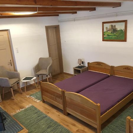 Devenyi Vendeghaz Apartment Csesznek ภายนอก รูปภาพ