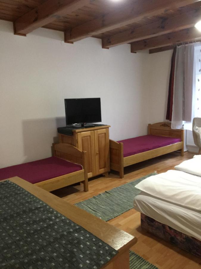 Devenyi Vendeghaz Apartment Csesznek ภายนอก รูปภาพ