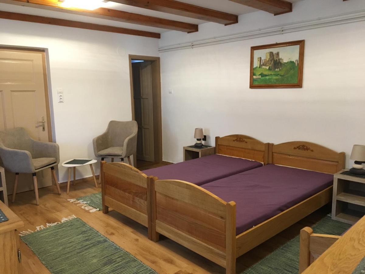 Devenyi Vendeghaz Apartment Csesznek ภายนอก รูปภาพ