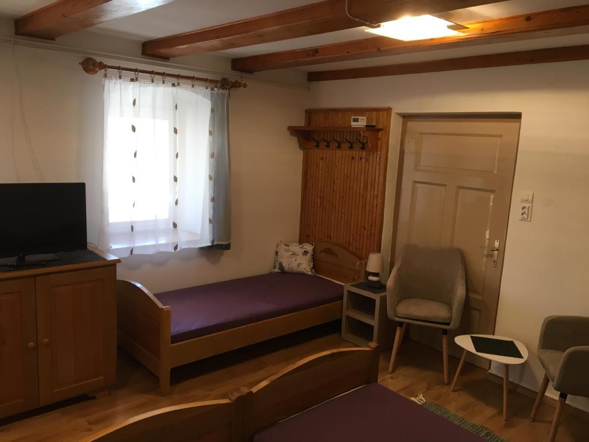 Devenyi Vendeghaz Apartment Csesznek ภายนอก รูปภาพ